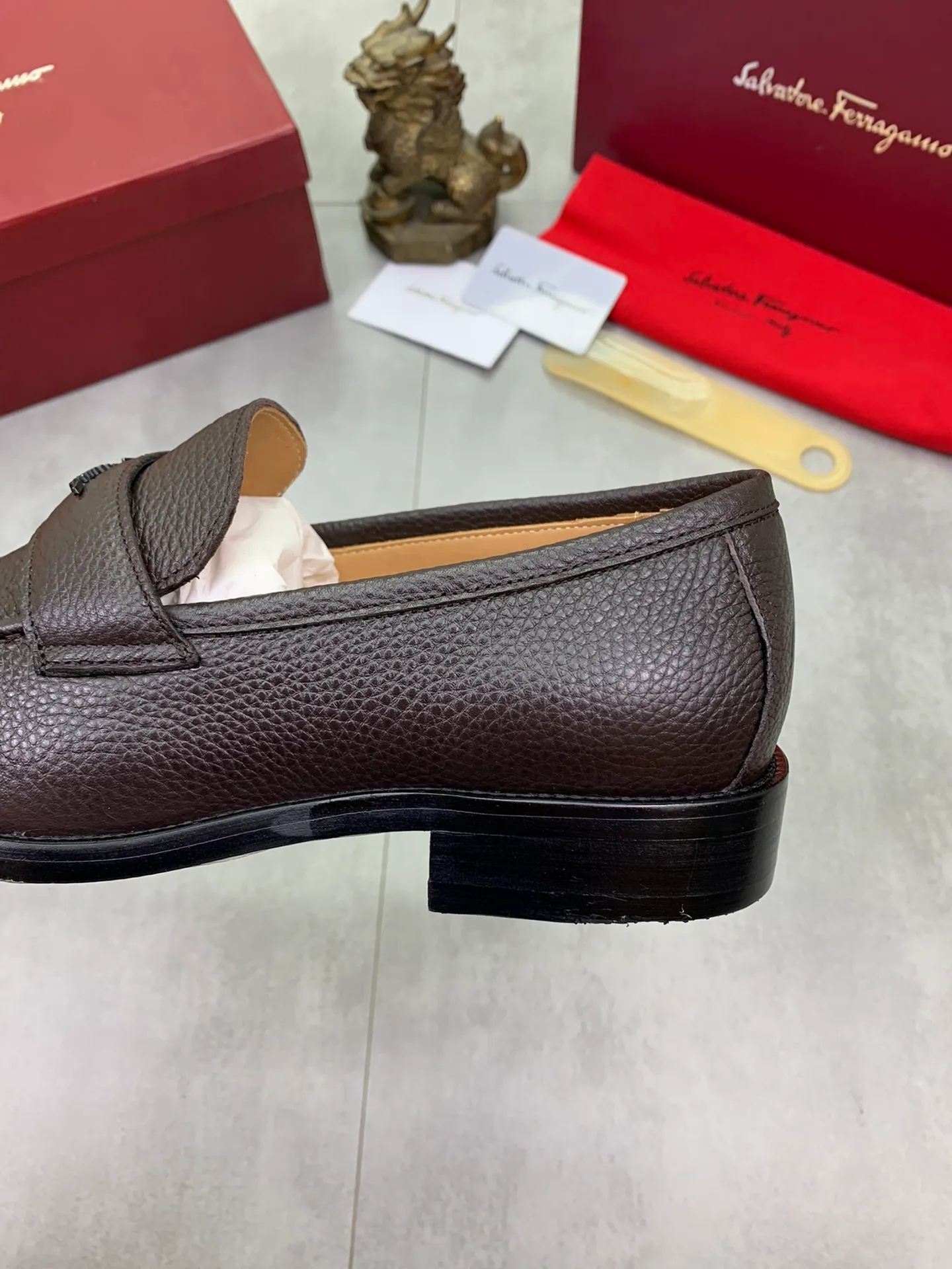 Men's men's shoes💰P460💰[New model]🆘 Water-dyed cow lining [Ferragamo] Ferragamo's latest men's over-the-foot business leather shoes🇨🇳Official website original 1:1 molding💯The first layer is made of Italian imported calfskin➕Luxurious genuine cowhide lining, soft and comfortable🌴High-end atmosphere, the first choice for high-grade men🍍38-45 Black Brown🉑️Select